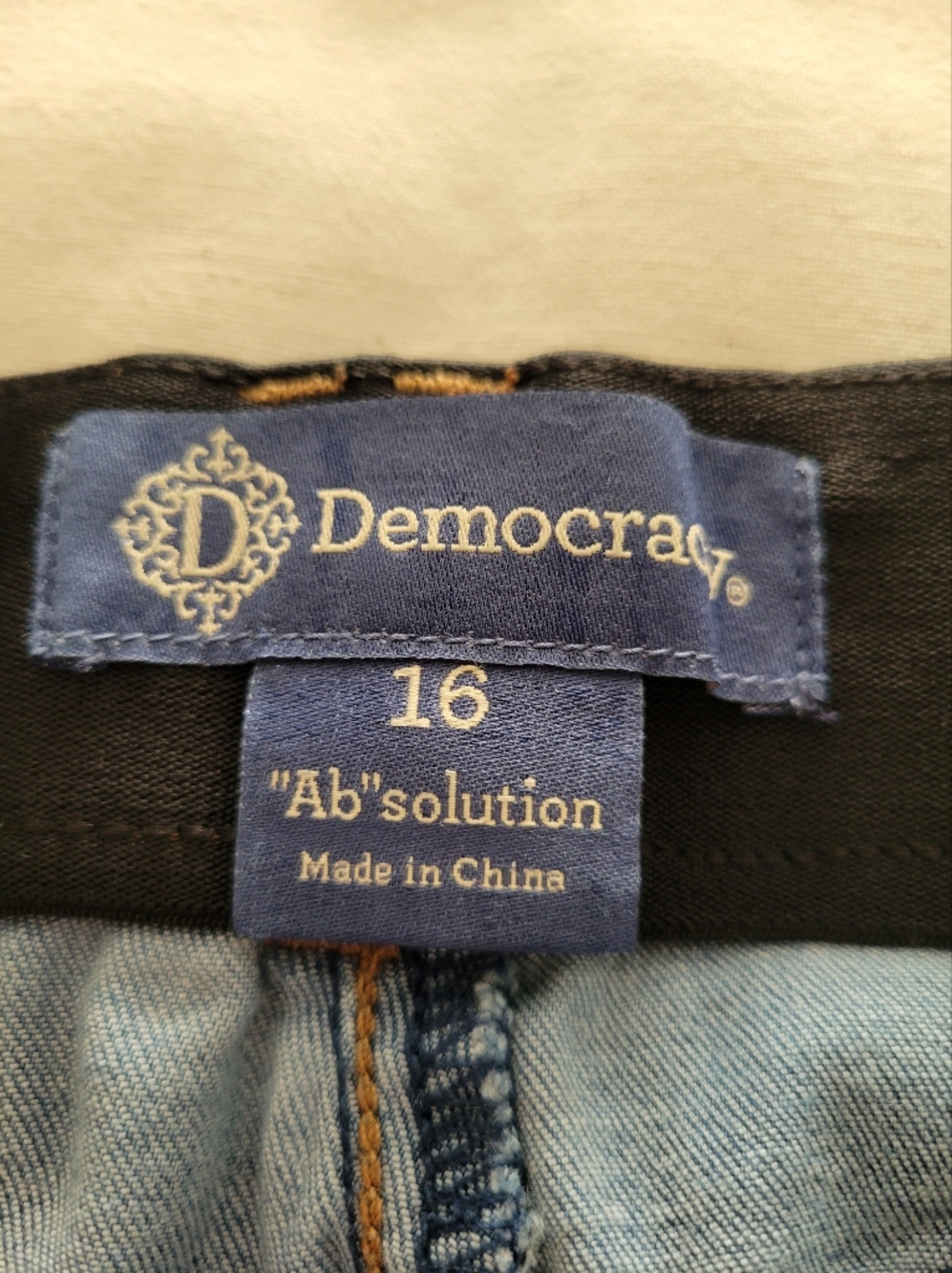 Women's Democracy Size 16 "Ab" Solution Light Wash Stretch Jeans - Picture 3 of 4